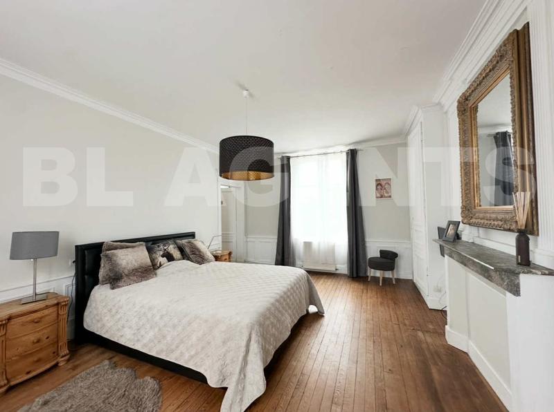 Maison de maîtres - 280 m² - 11 pièces