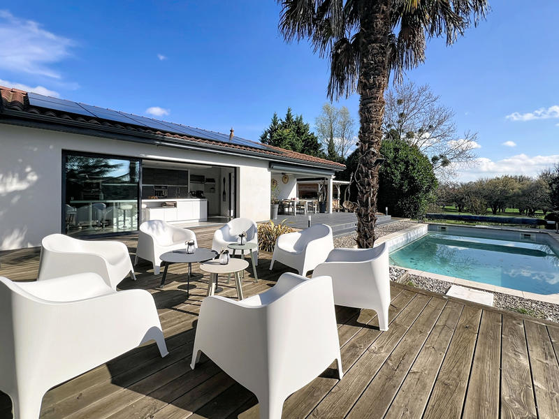 Maison - 222 m² - 6 pièces