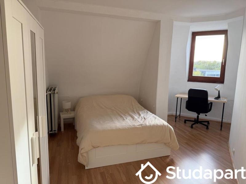 Chambre - 11 m² - 1 pièce