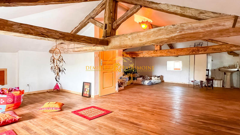 Maison - 280 m² - 6 pièces