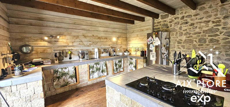 Maison - 240 m² - 6 pièces