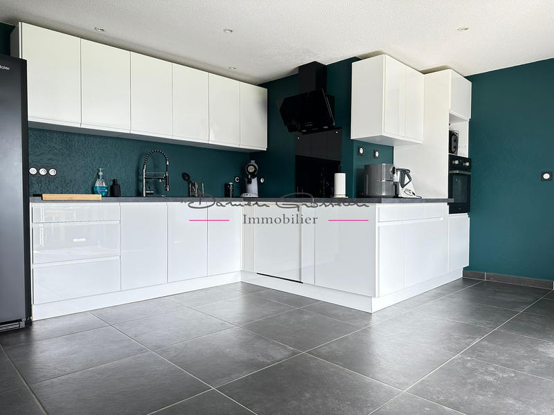 Maison - 245 m² - 8 pièces