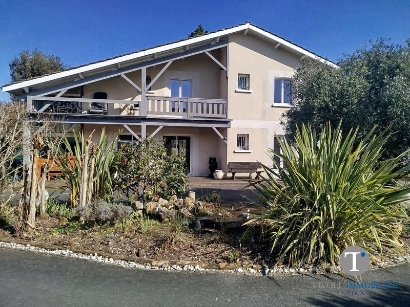 Maison traditionnelle - 140 m² - 6 pièces