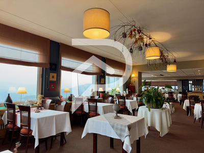 Local commercial - 2 000 m²