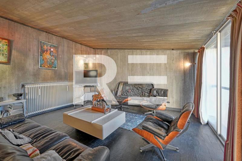 Maison - 250 m² - 9 pièces