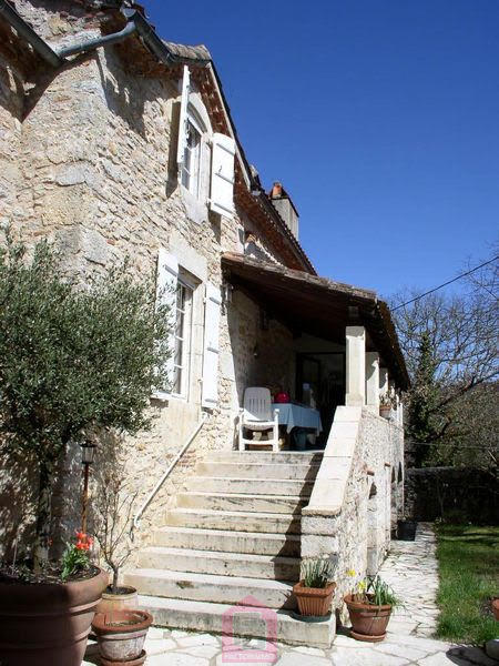 Propriété - 310 m² - 9 pièces