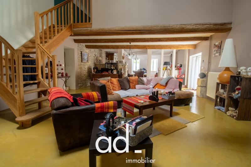 Maison - 260 m² - 9 pièces