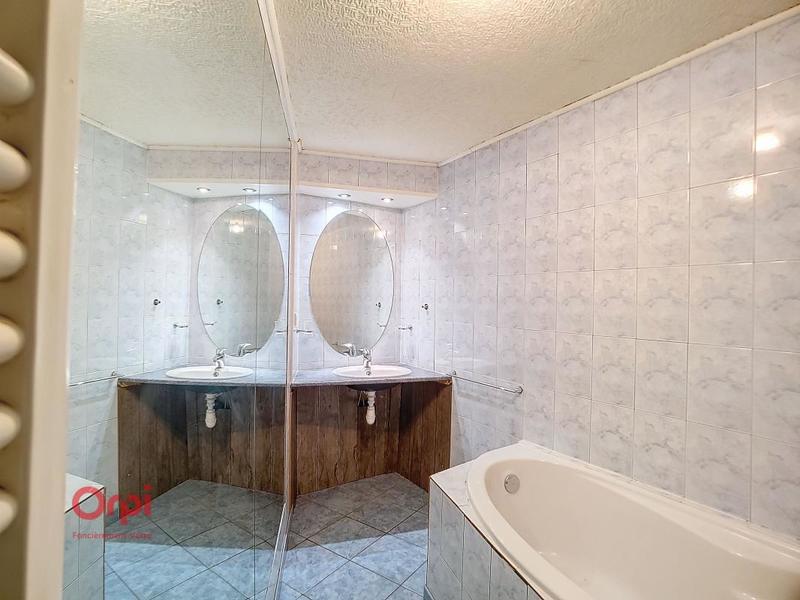 Maison - 180 m² - 5 pièces