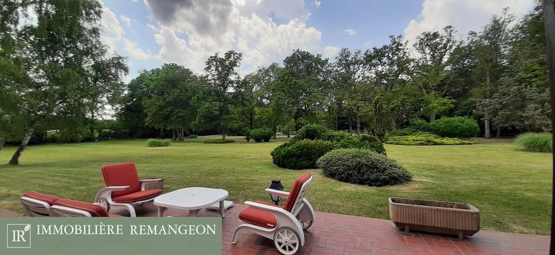 Demeure - 399 m² - 8 pièces