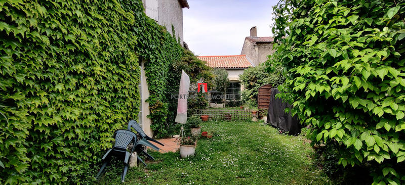 Maison - 255 m² - 8 pièces