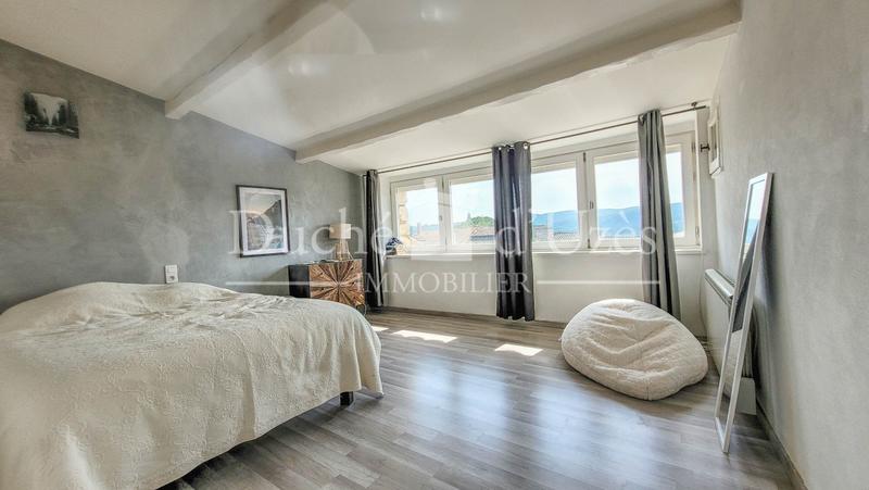 Maison - 195 m² - 9 pièces