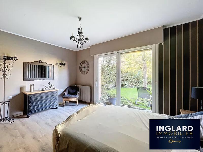 Maison - 243 m² - 10 pièces