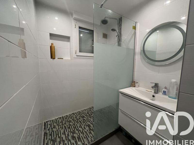 Maison - 180 m² - 8 pièces