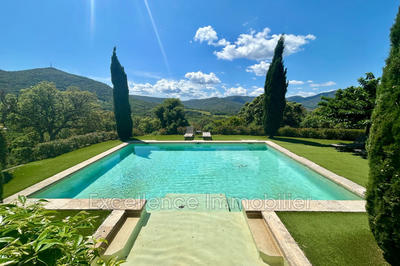 Propriété - 300 m² - 10 pièces