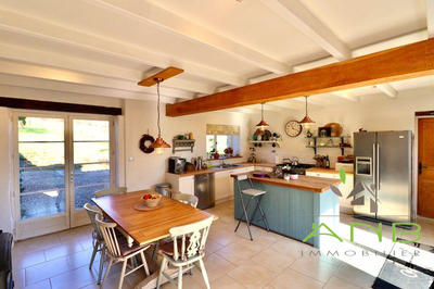 Maison - 225 m² - 8 pièces