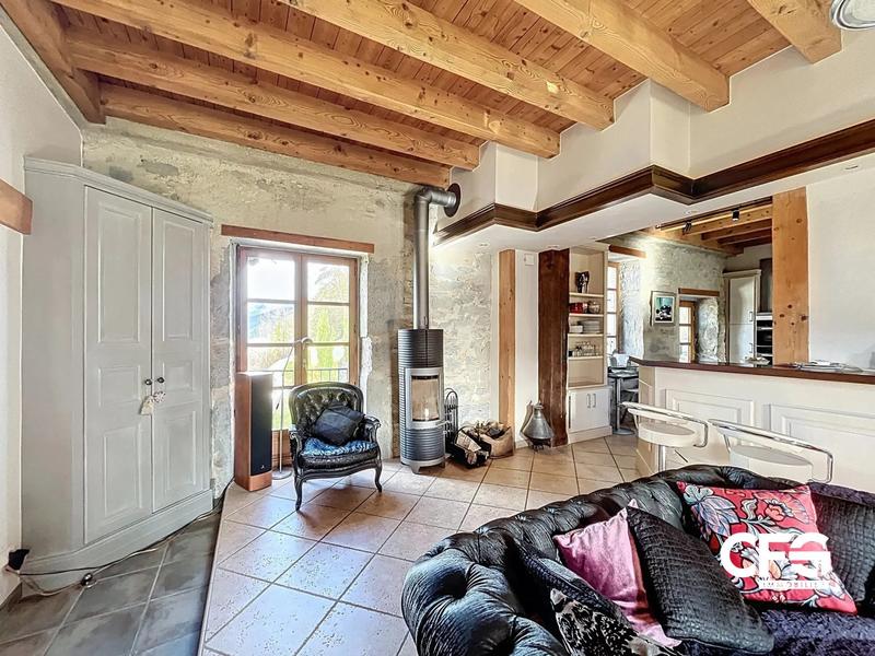 Maison - 228 m² - 7 pièces