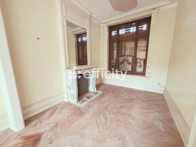 Maison - 250 m² - 13 pièces