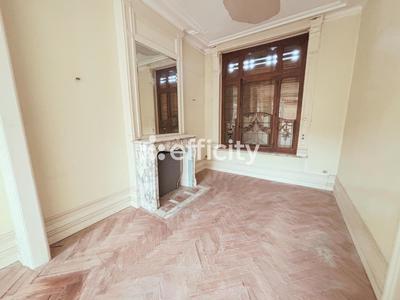 Maison - 250 m² - 13 pièces