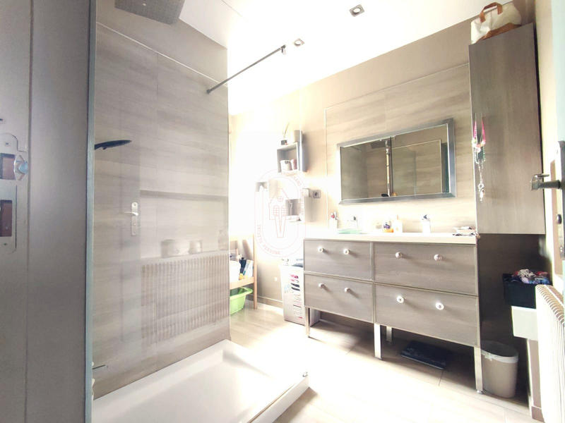 Maison - 203 m² - 5 pièces