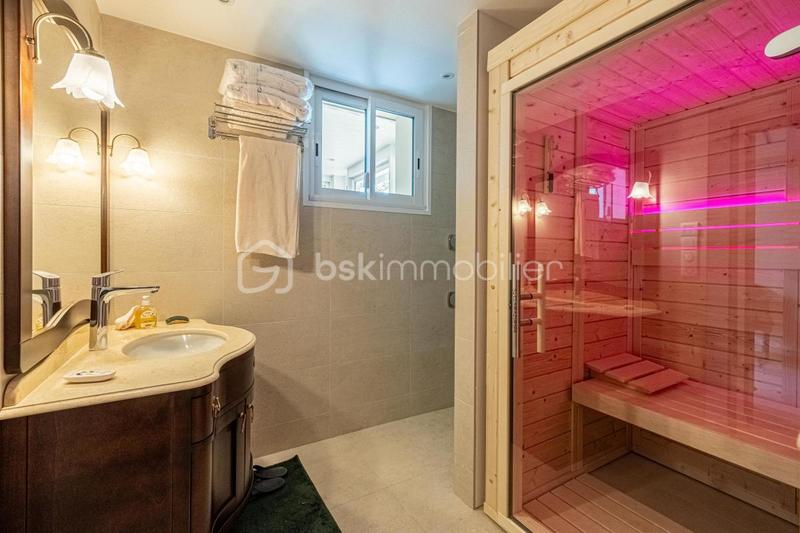 Maison d'architecte - 518 m² - 12 pièces