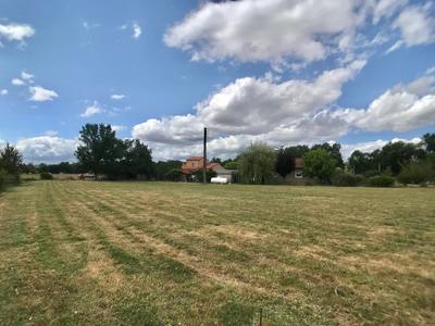 Terrain constructible - 1 300 m²