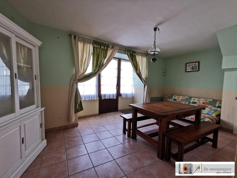 Maison - 200 m² - 11 pièces