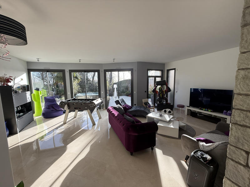 Maison - 300 m² - 8 pièces