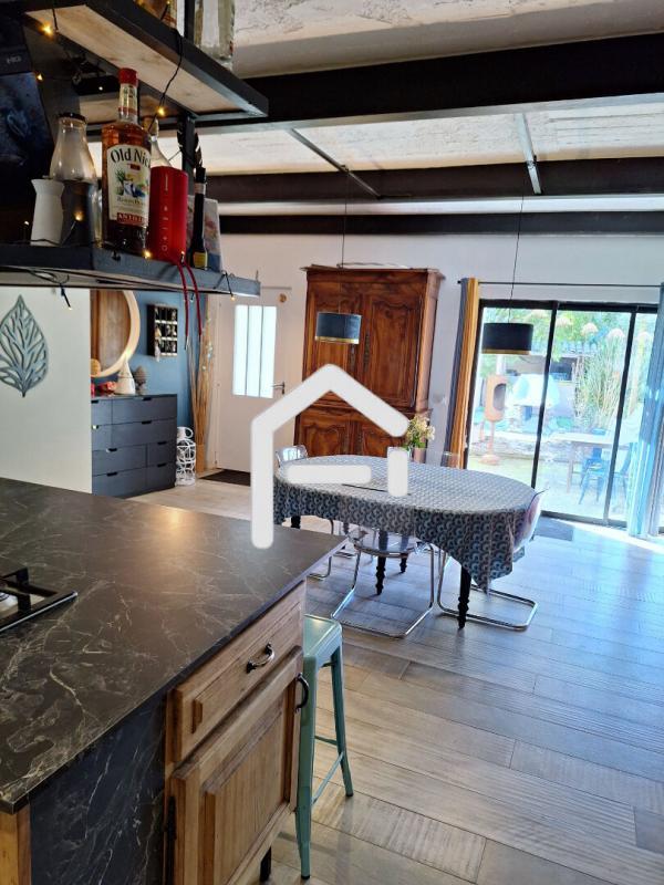 Demeure - 260 m² - 8 pièces