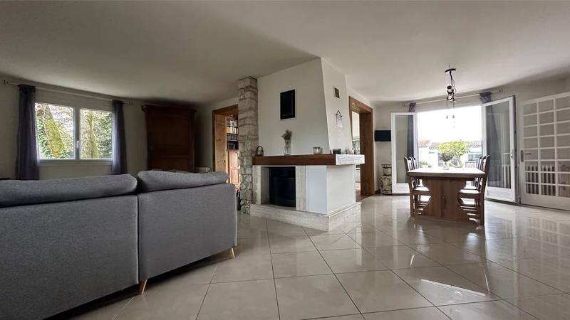 Propriété - 338 m² - 10 pièces