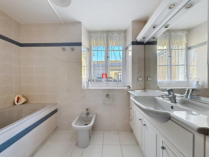 Maison - 251 m² - 5 pièces