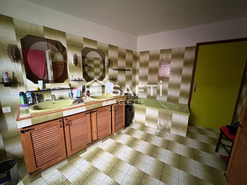 Maison - 270 m² - 10 pièces