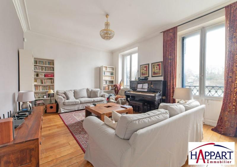 Maison - 230 m² - 10 pièces