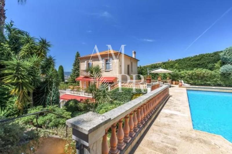 Villa - 300 m² - 7 pièces