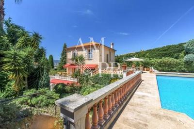 Villa - 300 m² - 7 pièces