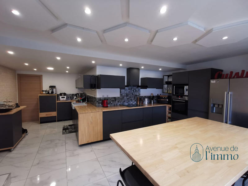 Maison - 161 m² - 7 pièces