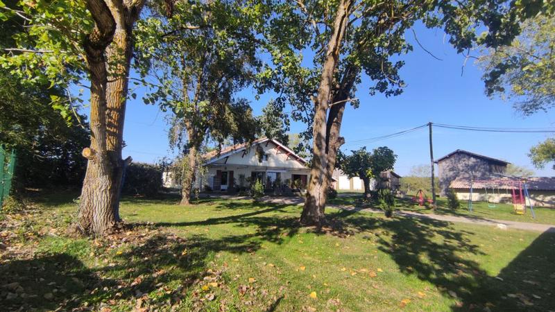 Maison - 300 m² - 9 pièces