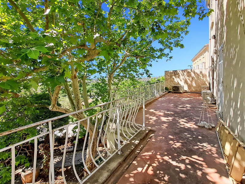 Maison - 185 m² - 8 pièces