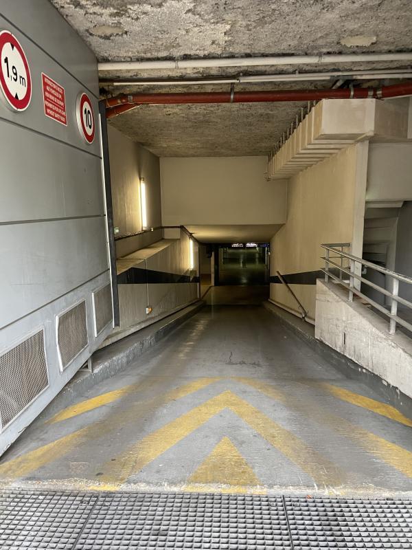 Parking / Garage - 10 m²
