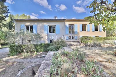 Maison - 365 m² - 11 pièces