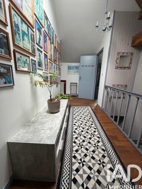 Maison - 224 m² - 7 pièces