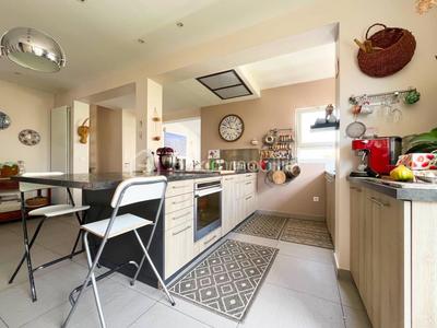 Maison - 210 m² - 6 pièces