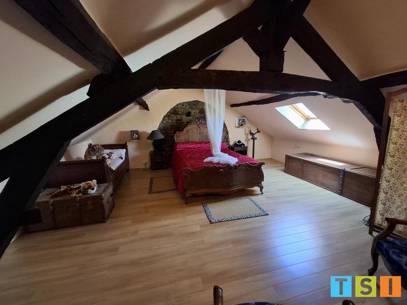 Maison - 270 m² - 6 pièces