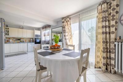 Maison - 121 m² - 6 pièces