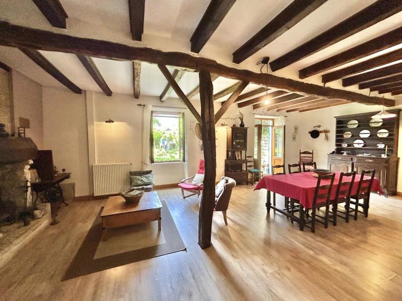 Propriété - 288 m² - 13 pièces