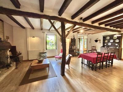 Propriété - 288 m² - 13 pièces