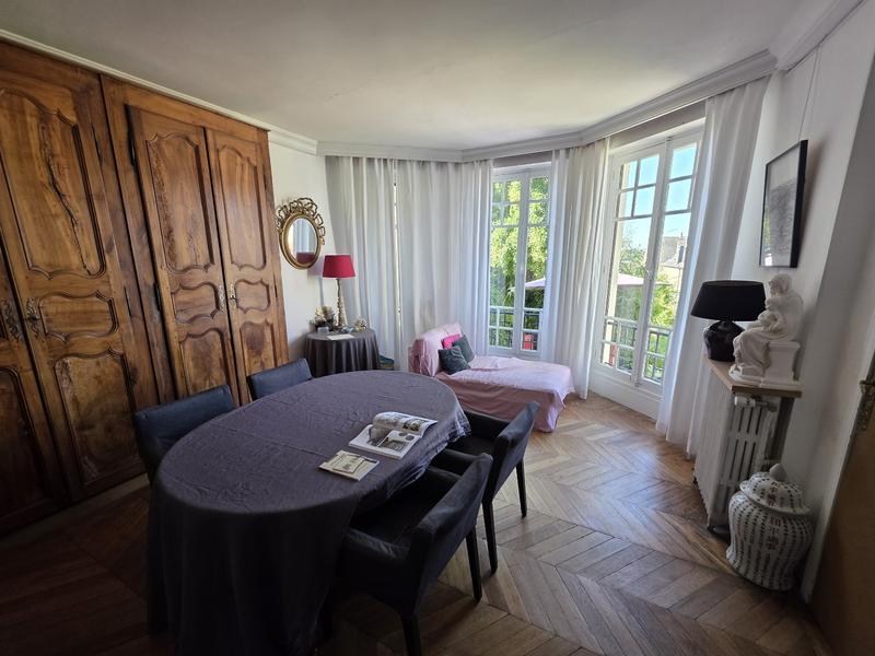 Maison - 303 m² - 7 pièces