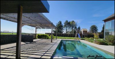 Maison - 240 m² - 8 pièces