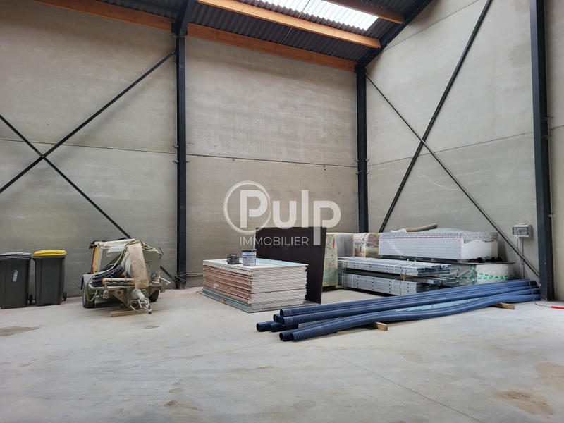Local d'activité / Entrepôt - 209 m²