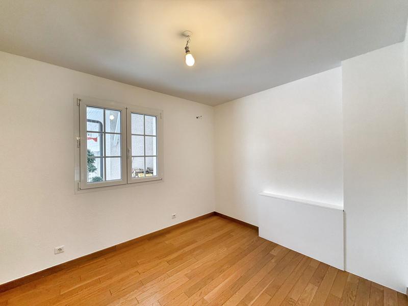 Maison - 239 m² - 8 pièces