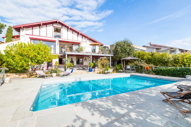 Maison - 207 m² - 8 pièces